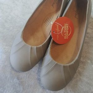 Taupe NWT flats 8.5